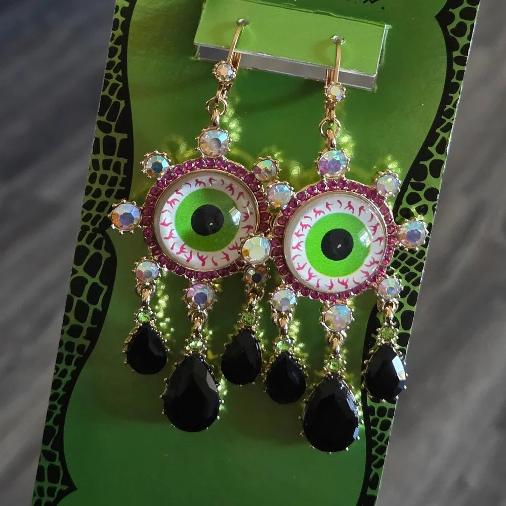 Betsey Johnson Eyeball Chandelier Earrings Gothic Halloween Dangle Spooky Kitsch